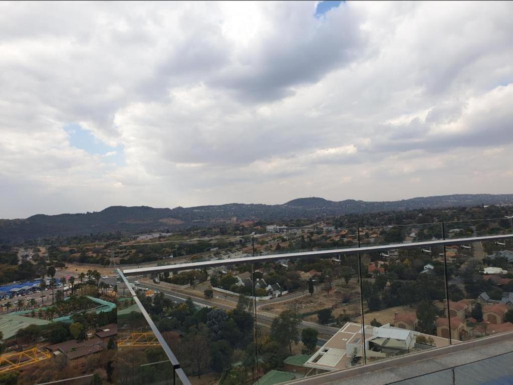 Menlyn Maine Apartments Pretoria-Noord Esterno foto