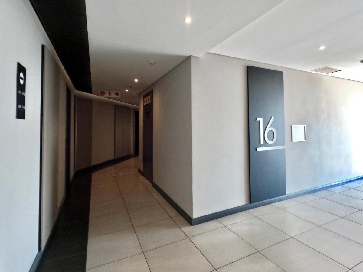 Menlyn Maine Apartments Pretoria-Noord Esterno foto